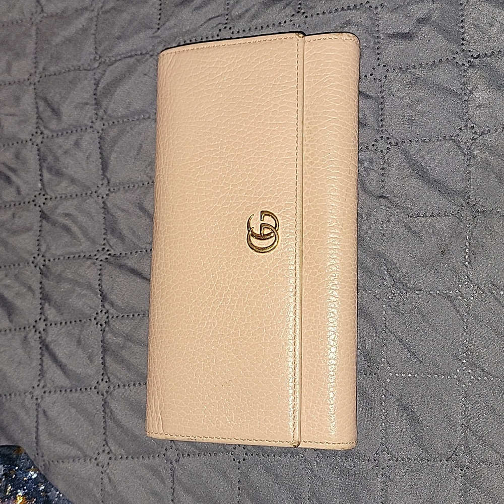 Gucci Light Pink Pebble leather wallet